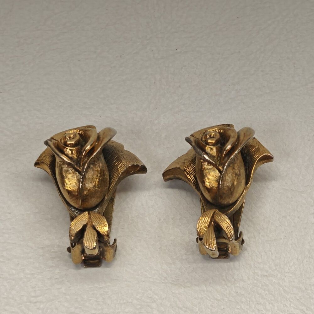 Vintage Tortolani Gold Tone Rose Flower Clip Earrings Signed Floral Jewelry Pair